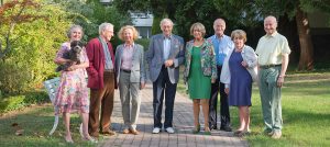 KWA Parkstift Hahnhof in Baden-Baden: Bewohner im Park der Seniorenresidenz